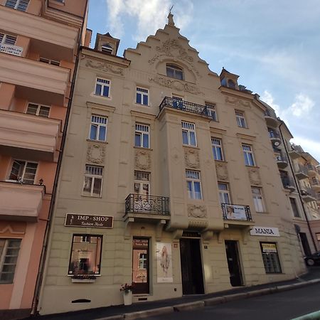 Apartman 63M2 S Balkonem V Lazenskem Centru Κάρλοβι Βάρι Εξωτερικό φωτογραφία
