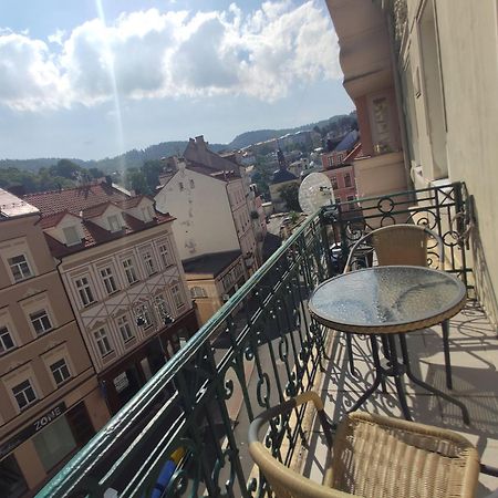 Apartman 63M2 S Balkonem V Lazenskem Centru Κάρλοβι Βάρι Εξωτερικό φωτογραφία
