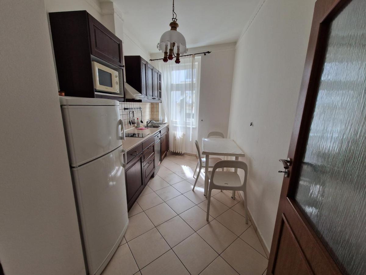Apartman 63M2 S Balkonem V Lazenskem Centru Κάρλοβι Βάρι Εξωτερικό φωτογραφία